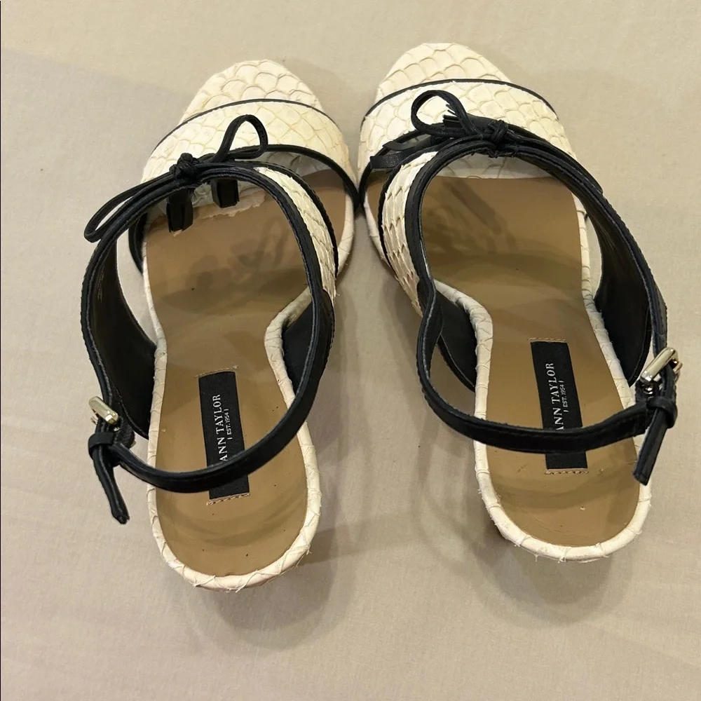 Ann Taylor Shoes Winter White Gwen Lace Up Exotic Heel Sz 9 Black Bow & Tassel - Picture 5 of 10